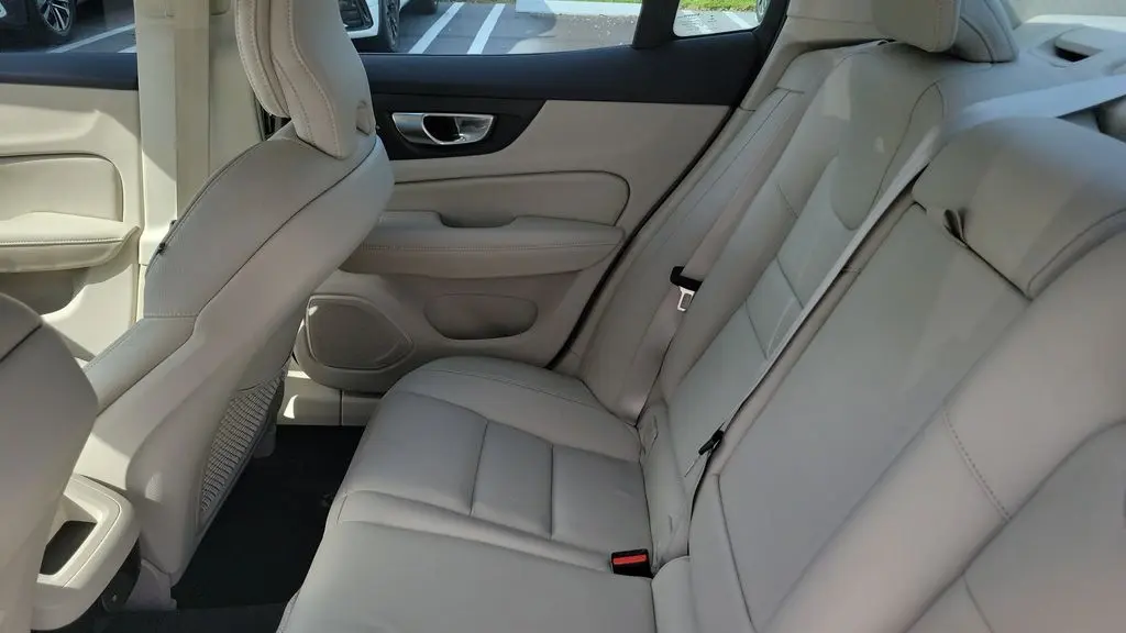 2024 Volvo S60 B5 Plus Dark Theme