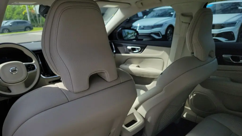 2024 Volvo S60 B5 Plus Dark Theme