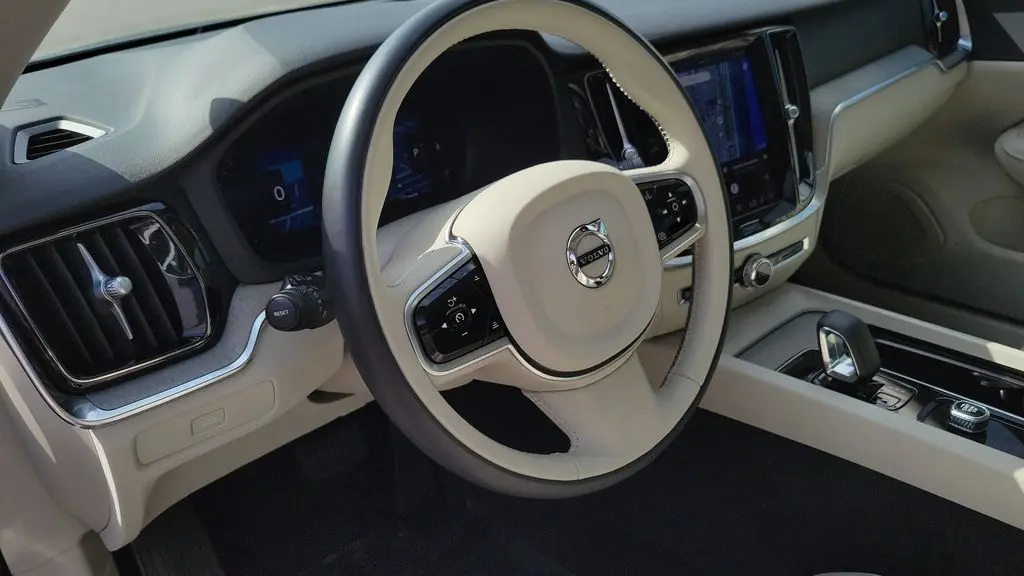 2024 Volvo S60 B5 Plus Dark Theme