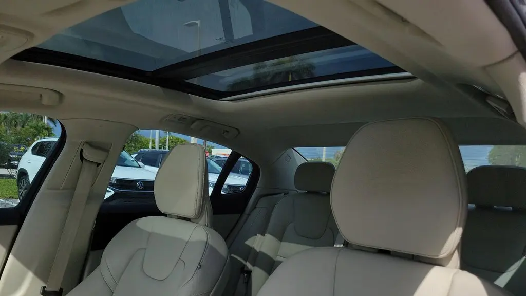 2024 Volvo S60 B5 Plus Dark Theme