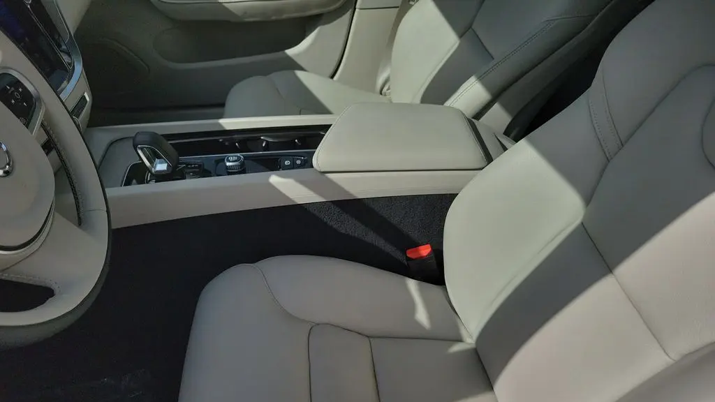 2024 Volvo S60 B5 Plus Dark Theme