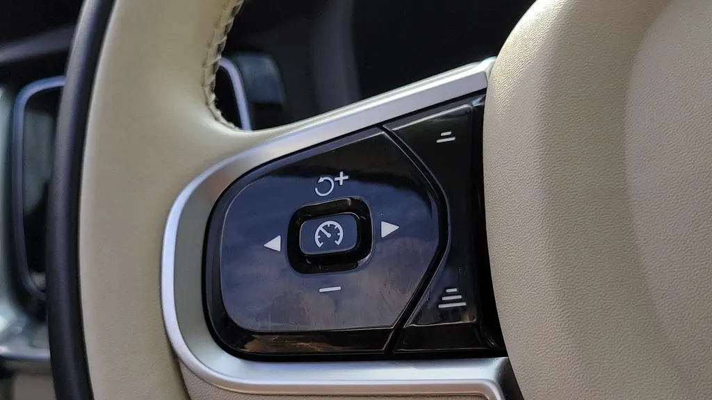 2024 Volvo S60 B5 Plus Dark Theme