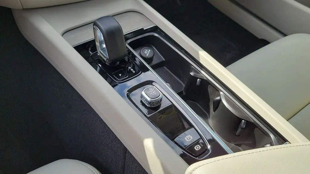 2024 Volvo S60 B5 Plus Dark Theme