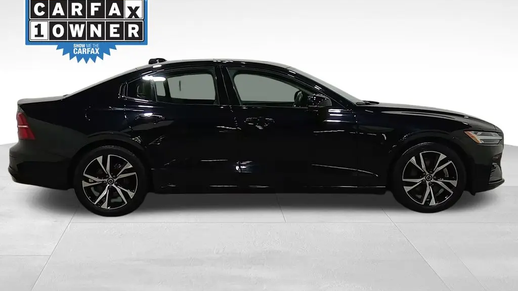 2024 Volvo S60 B5 Plus Dark Theme