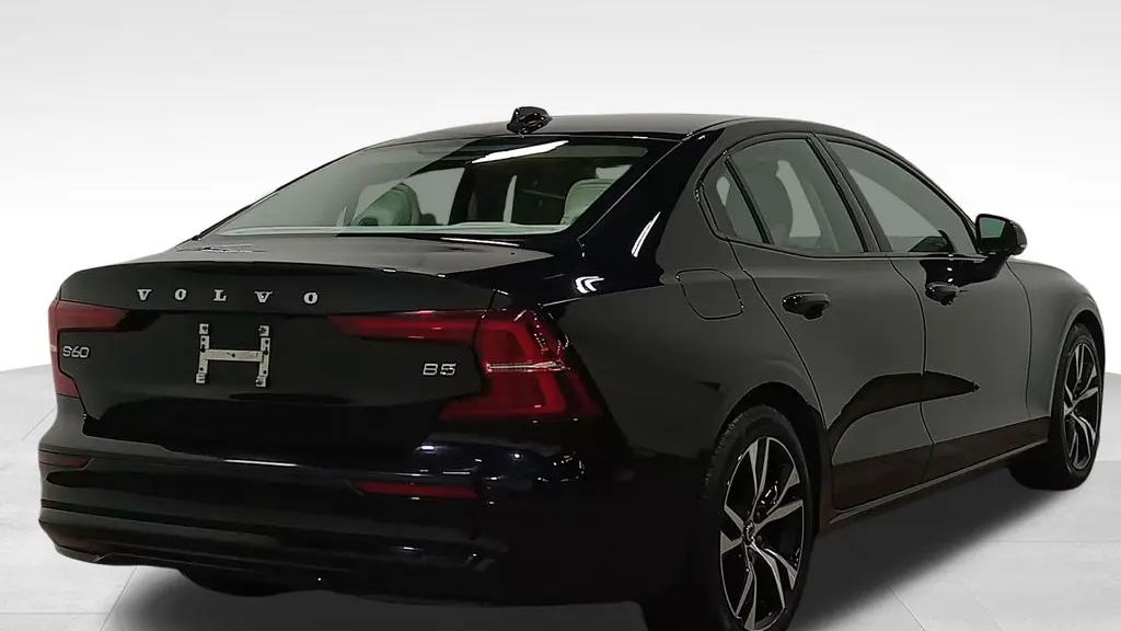 2024 Volvo S60 B5 Plus Dark Theme