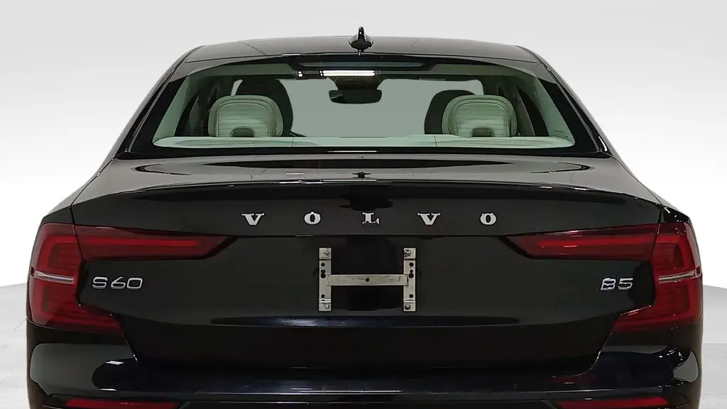 2024 Volvo S60 B5 Plus Dark Theme