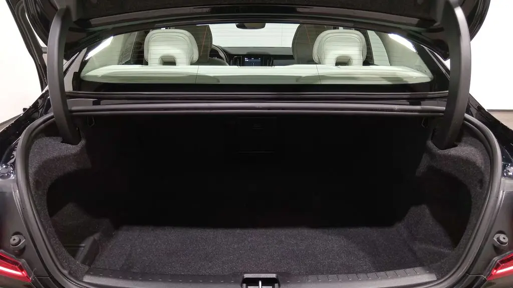2024 Volvo S60 B5 Plus Dark Theme