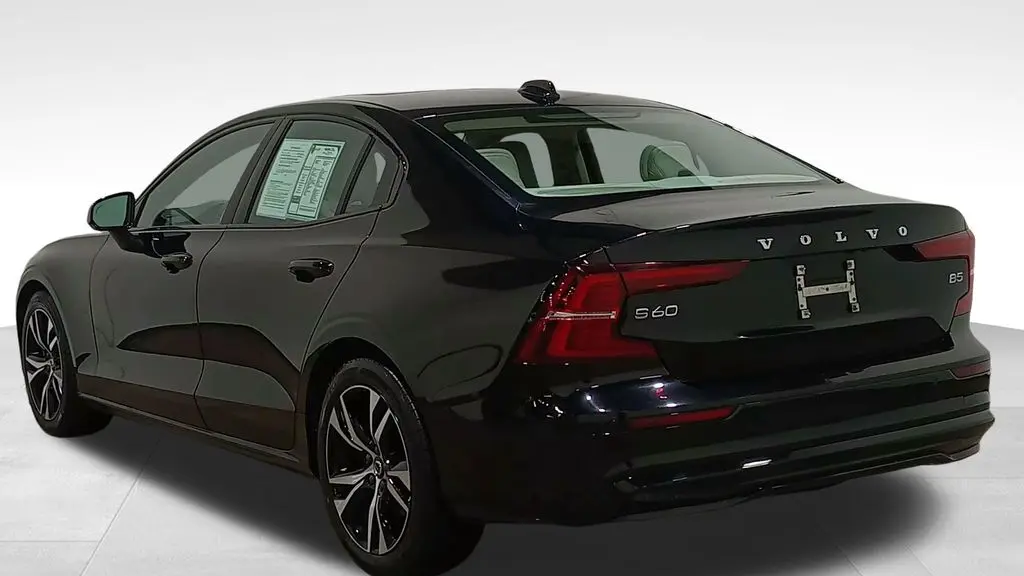 2024 Volvo S60 B5 Plus Dark Theme