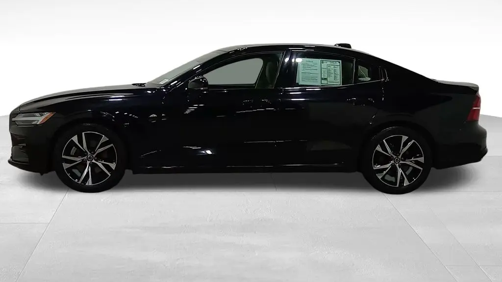 2024 Volvo S60 B5 Plus Dark Theme