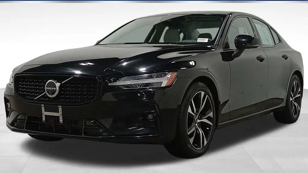 2024 Volvo S60 B5 Plus Dark Theme