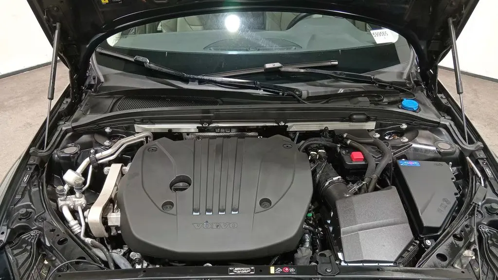 2024 Volvo S60 B5 Plus Dark Theme