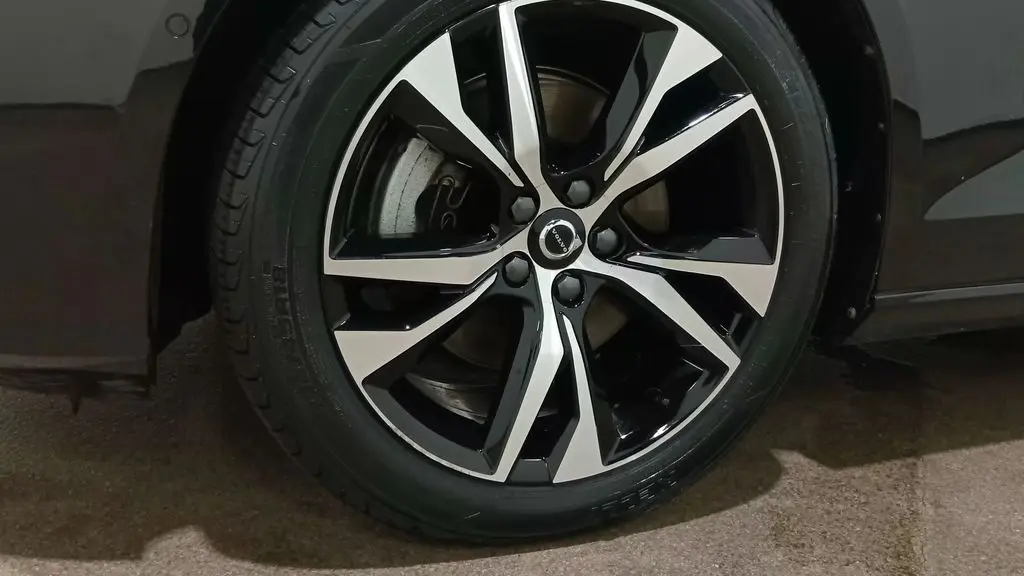 2024 Volvo S60 B5 Plus Dark Theme