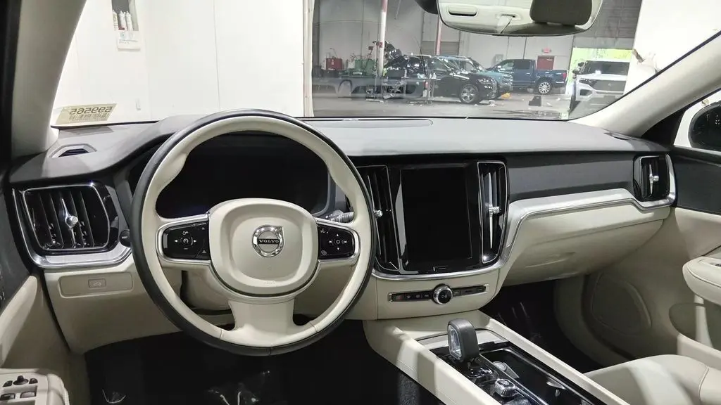 2024 Volvo S60 B5 Plus Dark Theme