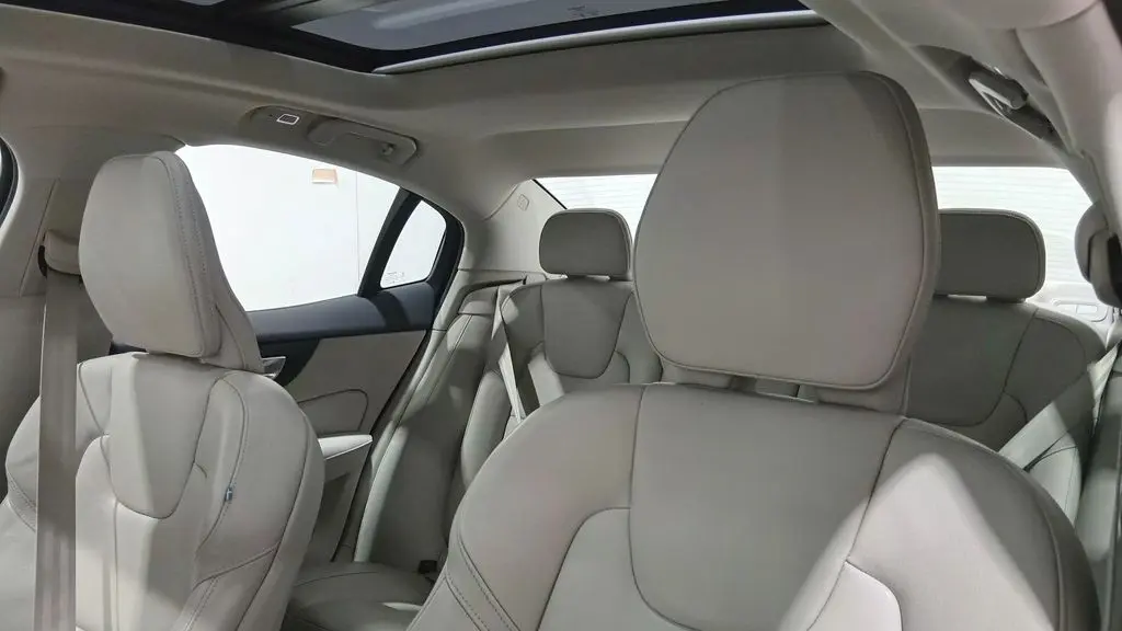 2024 Volvo S60 B5 Plus Dark Theme