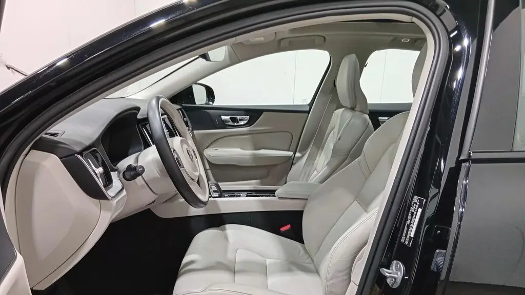 2024 Volvo S60 B5 Plus Dark Theme