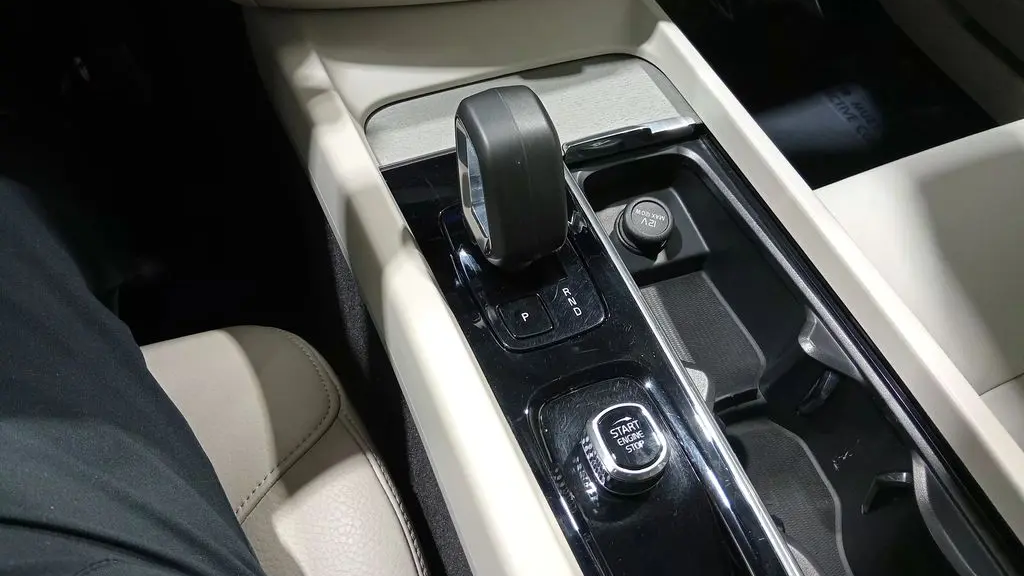 2024 Volvo S60 B5 Plus Dark Theme