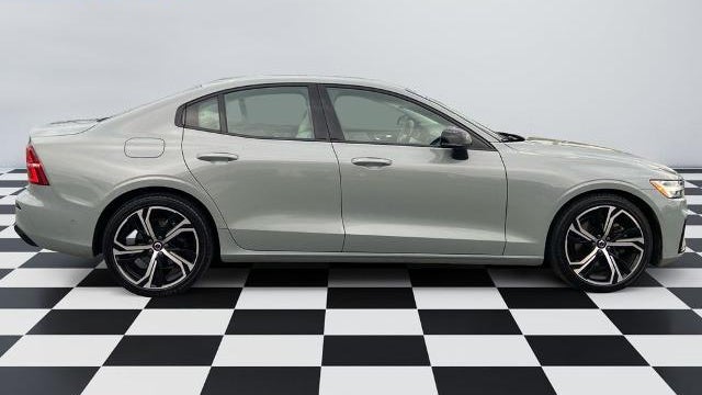 2024 Volvo S60 B5 Plus Dark Theme