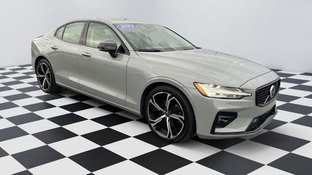 2024 Volvo S60 B5 Plus Dark Theme