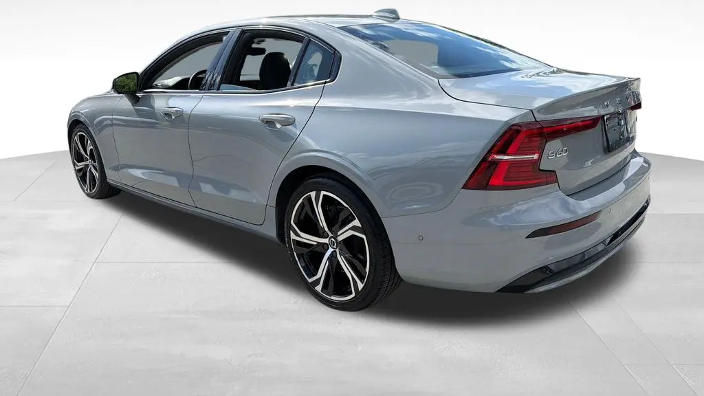 2024 Volvo S60 B5 Plus Dark Theme