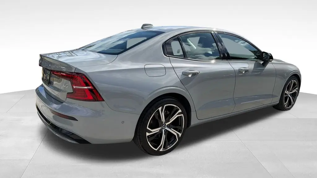 2024 Volvo S60 B5 Plus Dark Theme