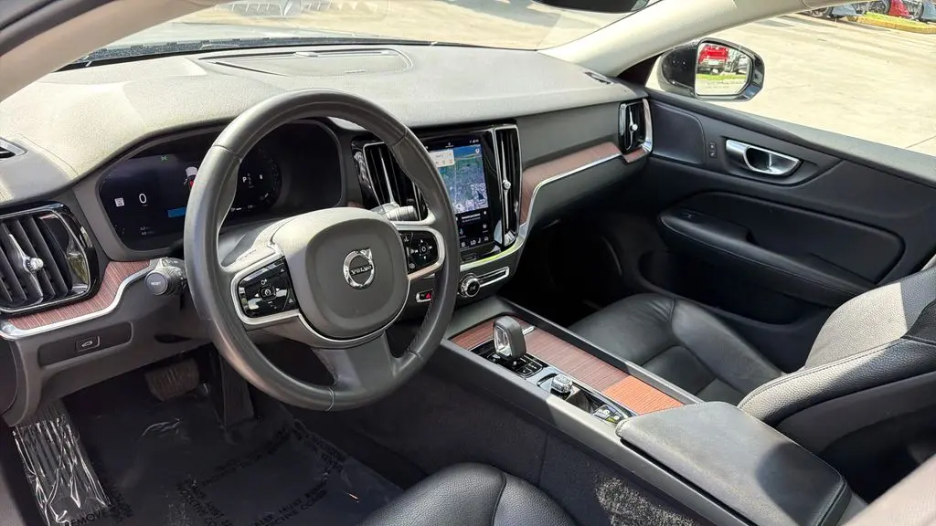 2024 Volvo S60 B5 Plus Dark Theme