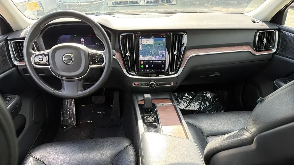 2024 Volvo S60 B5 Plus Dark Theme