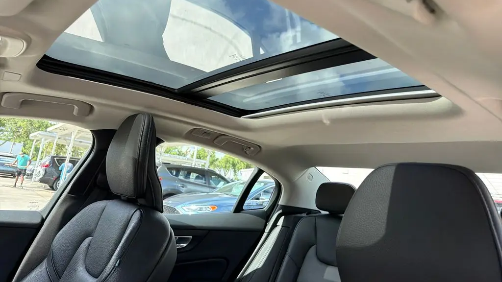 2024 Volvo S60 B5 Plus Dark Theme
