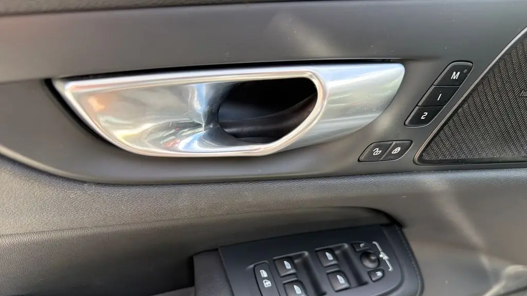 2024 Volvo S60 B5 Plus Dark Theme