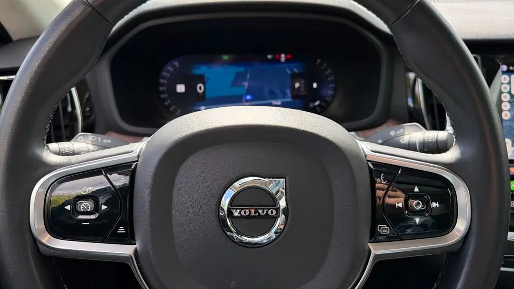 2024 Volvo S60 B5 Plus Dark Theme