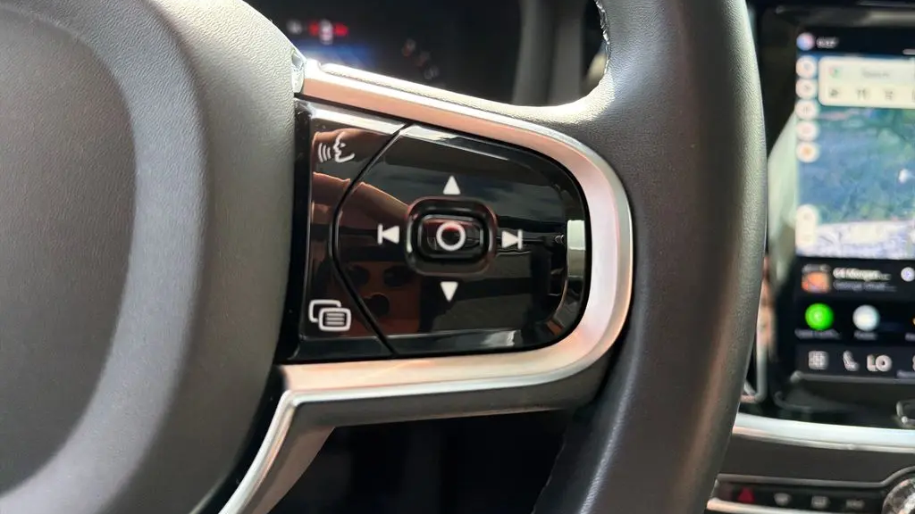 2024 Volvo S60 B5 Plus Dark Theme