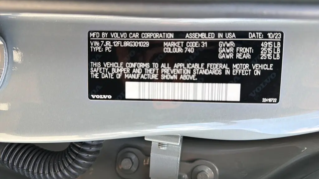 2024 Volvo S60 B5 Plus Dark Theme