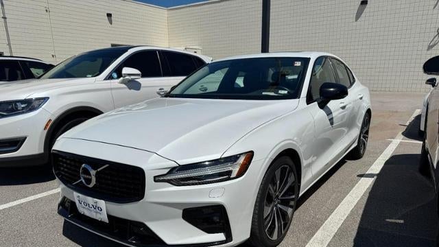 2022 Volvo S60 B5 Momentum
