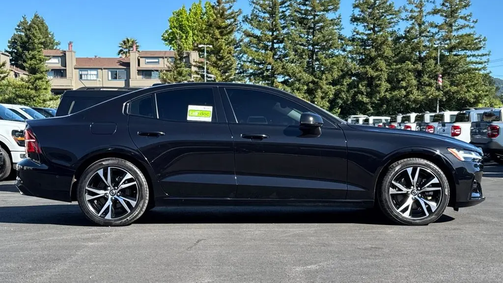 2025 Volvo S60 B5 Plus