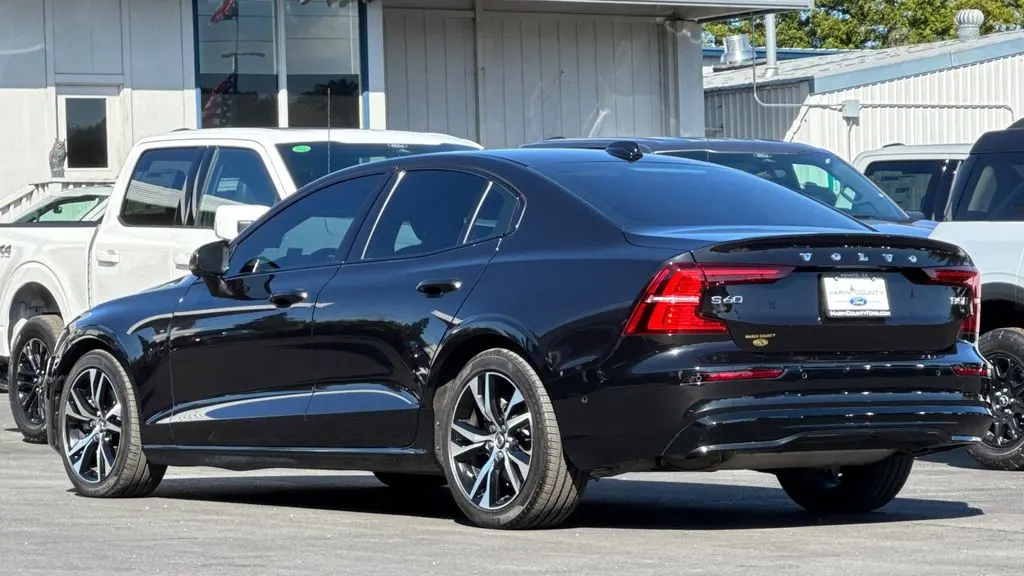 2025 Volvo S60 B5 Plus