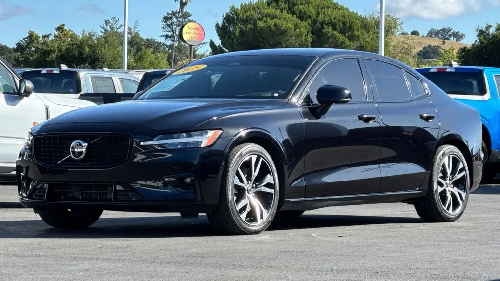 2025 Volvo S60 B5 Plus