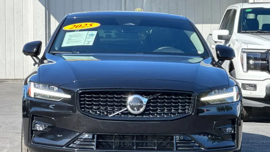2025 Volvo S60 B5 Plus