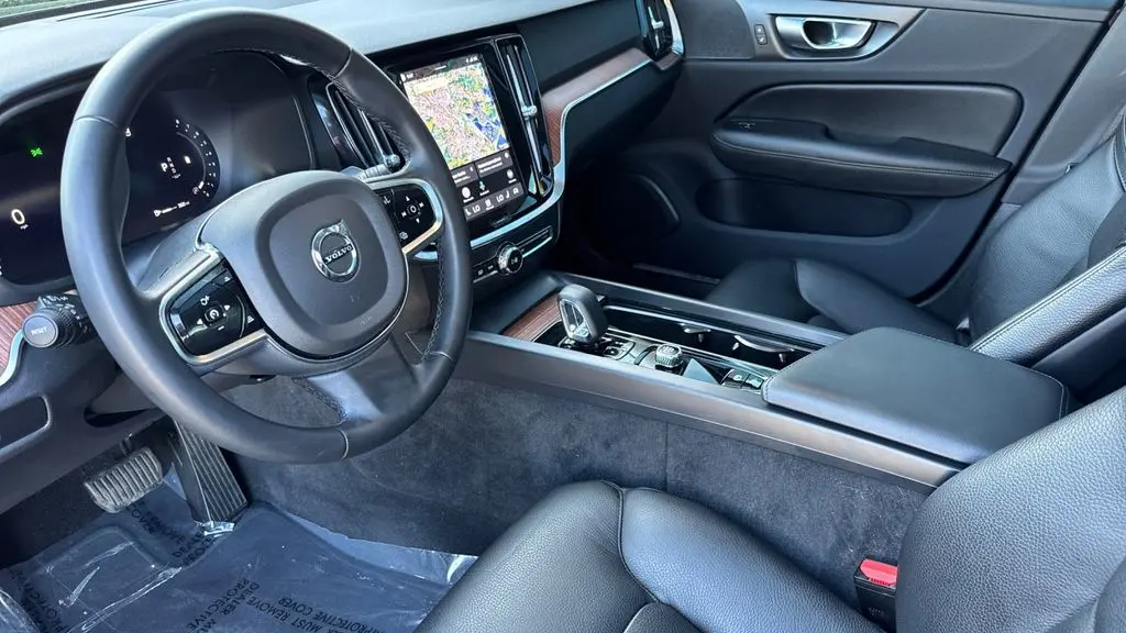 2025 Volvo S60 B5 Plus
