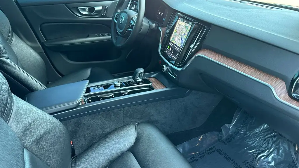 2025 Volvo S60 B5 Plus