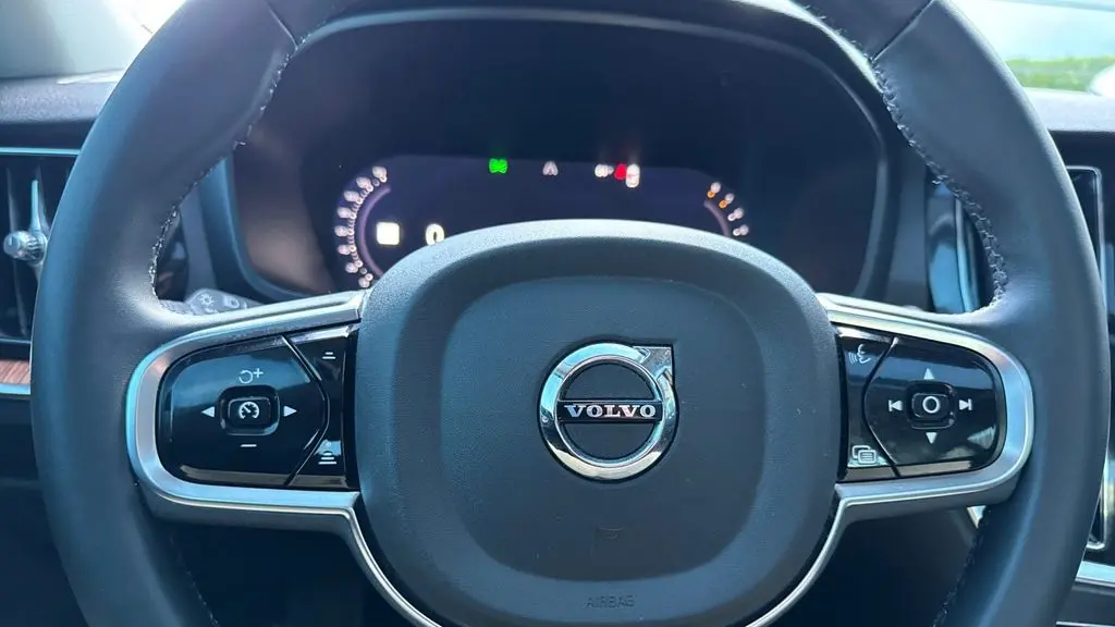 2025 Volvo S60 B5 Plus