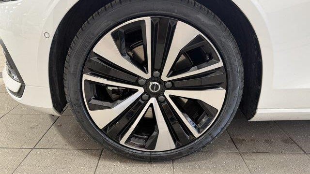 2023 Volvo S60 B5 Ultimate Bright Theme