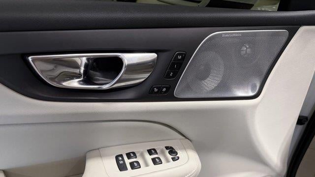 2023 Volvo S60 B5 Ultimate Bright Theme