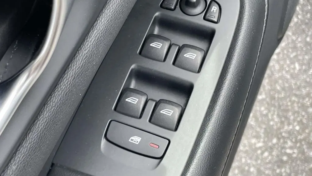 2024 Volvo S60 B5 Core Dark Theme