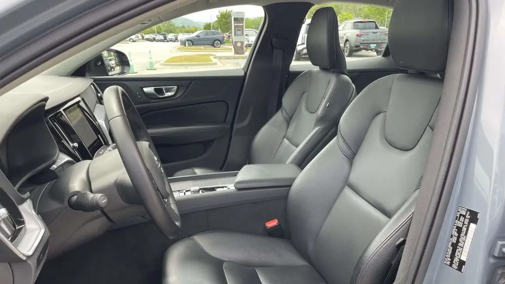 2024 Volvo S60 B5 Core Dark Theme