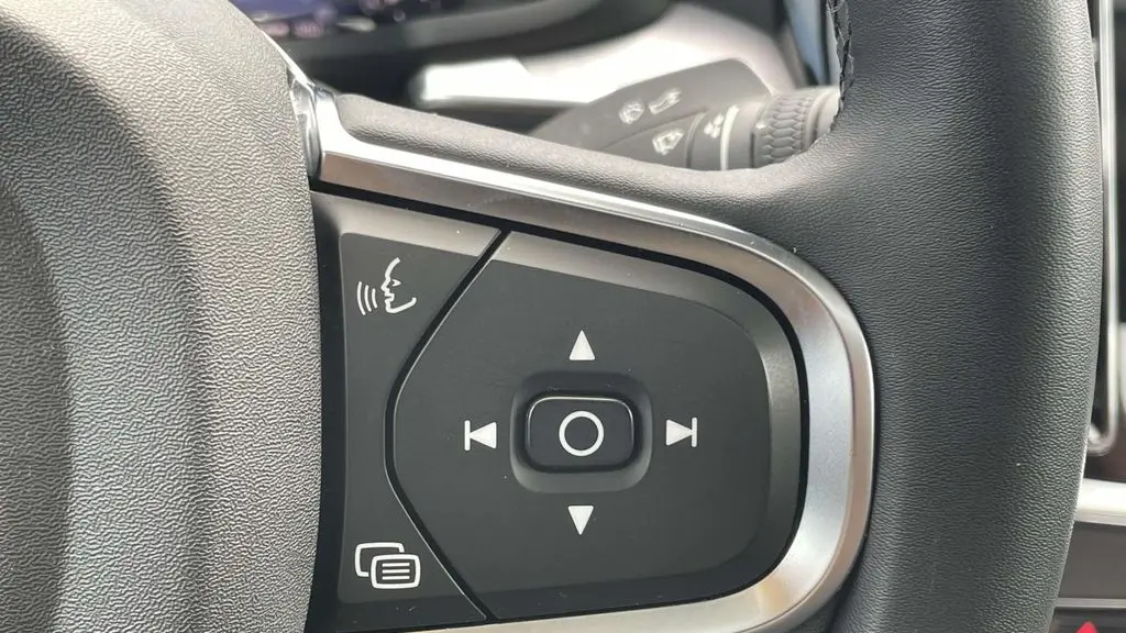 2024 Volvo S60 B5 Core Dark Theme