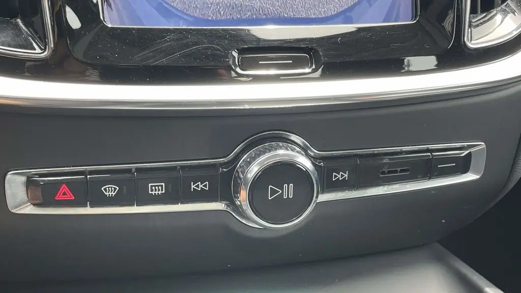 2024 Volvo S60 B5 Core Dark Theme