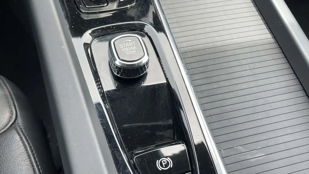 2024 Volvo S60 B5 Core Dark Theme