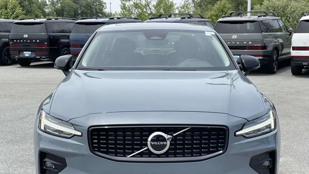 2024 Volvo S60 B5 Core Dark Theme