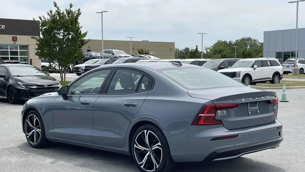 2024 Volvo S60 B5 Core Dark Theme