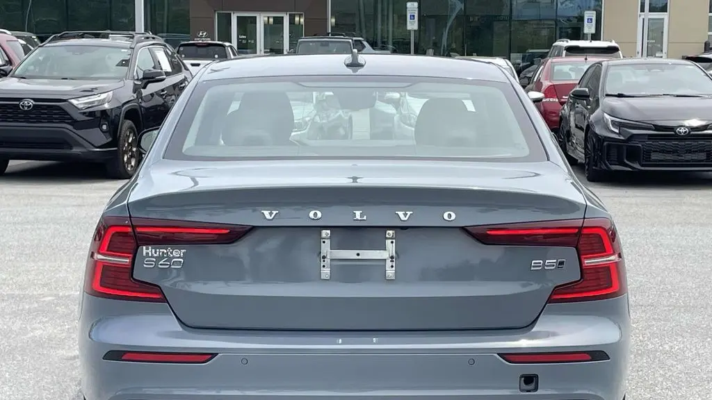 2024 Volvo S60 B5 Core Dark Theme