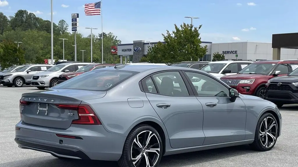 2024 Volvo S60 B5 Core Dark Theme